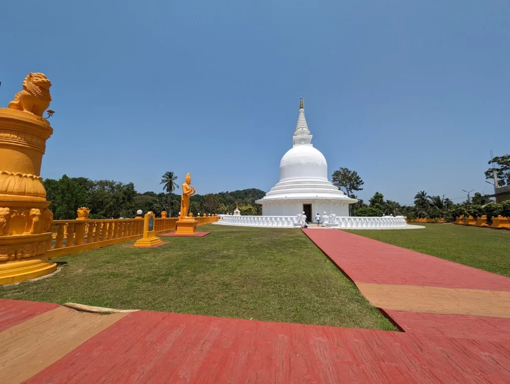 le monastère d'Umandawa, avec une légende déjà rédigée